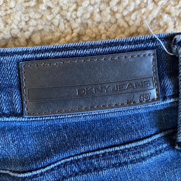 DKNY Jeans - Picture 6 of 6